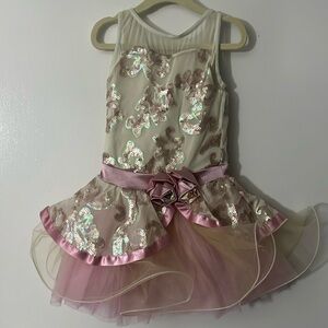 Small ballet outfit used for a rehearsal and no longer fits